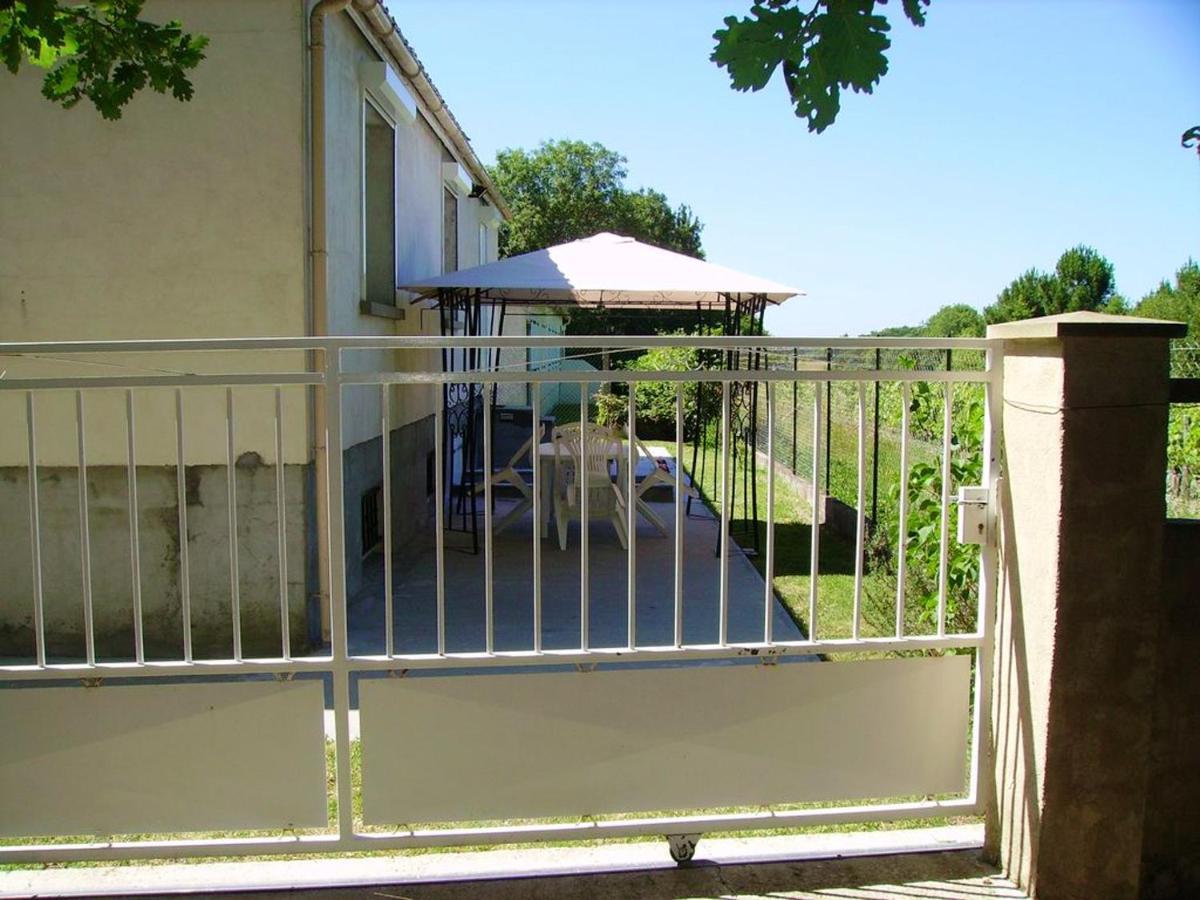 Appartement Charmant A Breuillet Avec Jardin Spacieux Exteriör bild